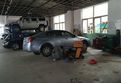 車送修反遭撞，店方為何有恃無恐